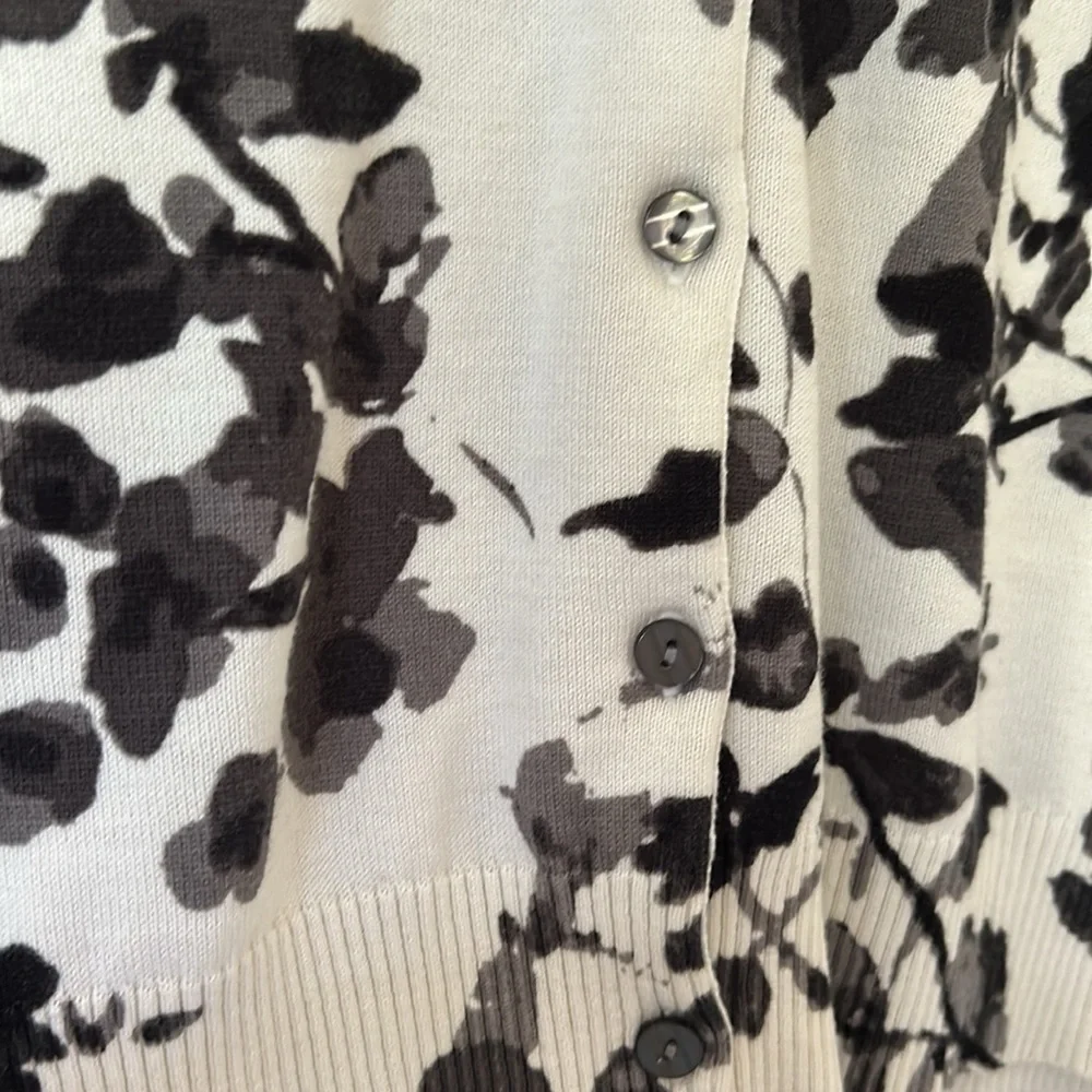 Women’s Van Heusen Floral Cardigan MEDIUM - BRAND NEW NO TAGS - Picture 4 of 6
